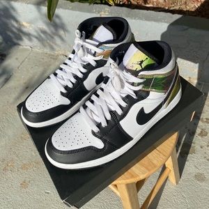 Jordan mid reflective size 8 men or 10 women